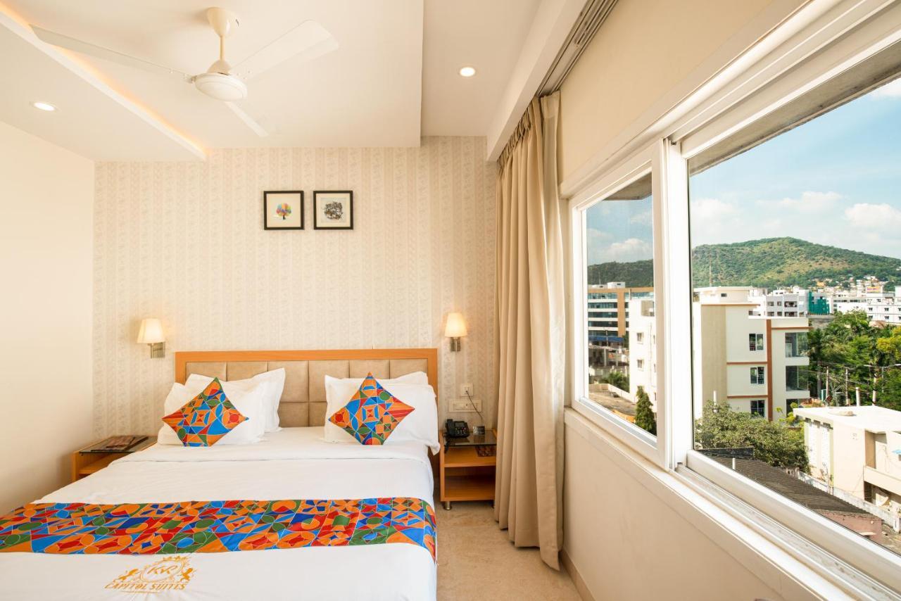 Kvr Capitol Suites Vijayawāda エクステリア 写真