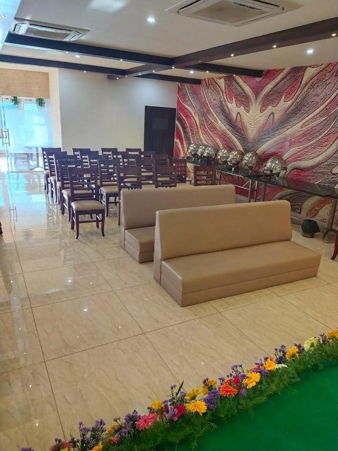 Kvr Capitol Suites Vijayawāda エクステリア 写真