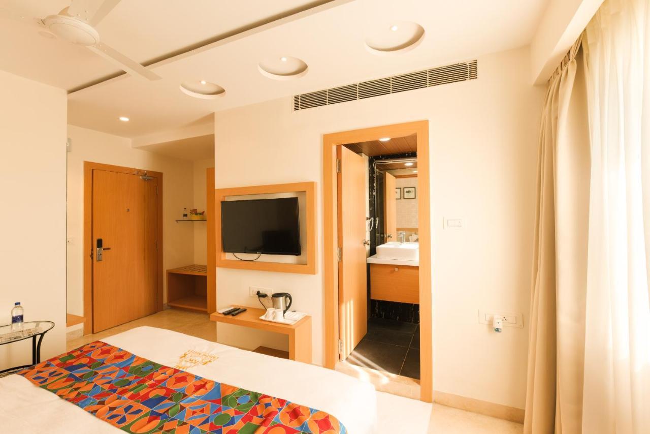 Kvr Capitol Suites Vijayawāda エクステリア 写真
