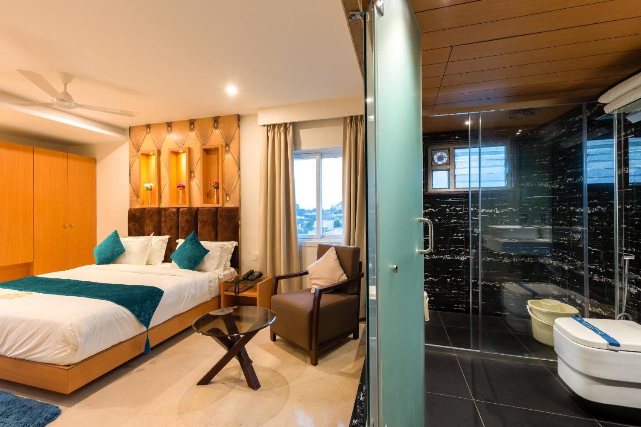 Kvr Capitol Suites Vijayawāda エクステリア 写真