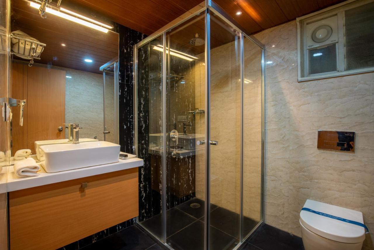 Kvr Capitol Suites Vijayawāda エクステリア 写真