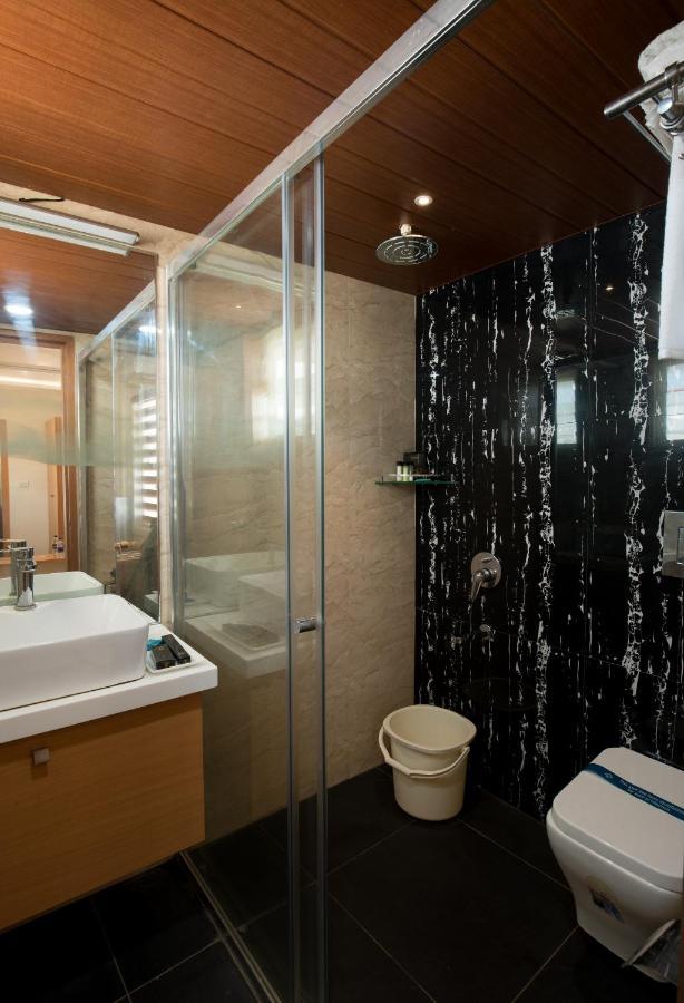 Kvr Capitol Suites Vijayawāda エクステリア 写真
